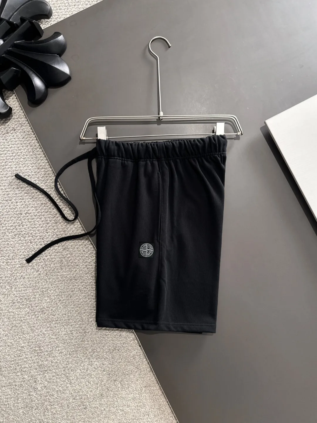 Next day shipping P460 Stone lsland/stone island high quality 2025 spring and summer new casual suit exclusively developed by yb! High quality production! Imported custom-made fabrics for foreign orders, with high breathability and comfort, impeccable details, brand element design concept, delicate and soft feel! It presents a casual cut and the upper body shape is great! On sale simultaneously on the official website! From a high-end men's positioning brand, the low-key luxury taste is irresistible! Exquisite workmanship and impeccable quality! The overall style is simple, fashionable and timeless, fully meeting the requirements of stylish and tasteful dressing! Size: S-XXL